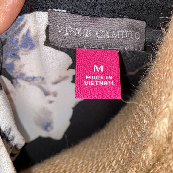 Vince Camuto V-neck floral blouse SzM - Picture 3 of 4